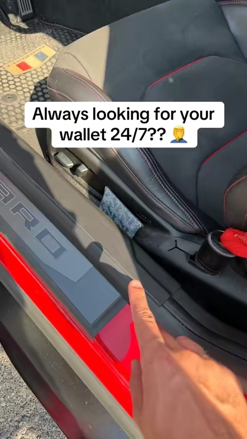 This is honestly one of the best investments I’ve ever made because looking for my wallet in a rush is the worst #tracker #wallet #ridge #techtok 