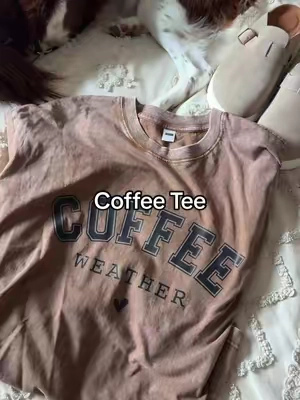 This shirt, some leggings and a hot coffee yes pleaseeeeee ☕️ 