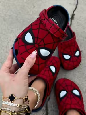 Crocs did it again!! & here’s a little mom hack- If you’re a size 7 W, you can wear the J5 in kids crocs ❤️ #crocs #kidscrocs 