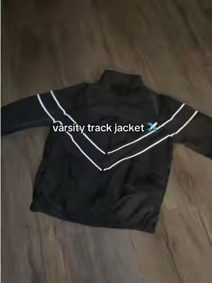 love jackets like this > #trackjacket #basketballoutfit #activewear #gymshirt #Running 