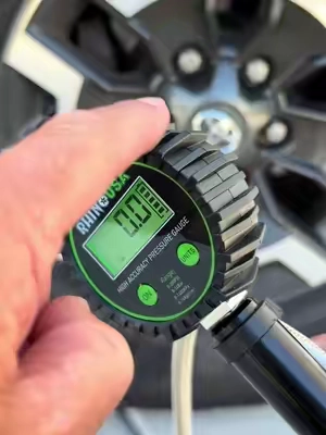 Digital Tire Inflator #tiregauge #tireinflator #aircompressor #rhinousa #digitaltirepressuregauge 