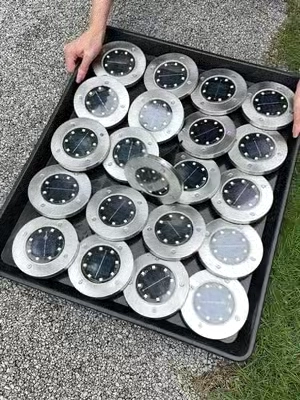 Solar-powered garden lights. Perfect for qgardens or for illuminating paths and walkways in your yard. As always, Hoodink offers top-notch quality. Check out this product and some of their other offerings. ☀️🏠_#tiktokshop #SolarLights #GardenLights #SohoChic #tiktokshopstockup 