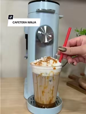 Respuesta a @mariammartinez67 Café caliente o con hielo usando cápsulas o café molido ☕️ Esta cafetera Ninja de una sola porción también cuenta con espumador integrado para preparar diferentes bebidas en casa @Ninja Kitchen #NinjaCoffeeMaker #CoffeeLovers #CoffeeAtHome #tiktokshopcreatorpiks #tiktokshopstockup 