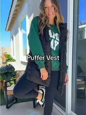 Perfect for chilly sports nights 🍂 it’s finally vest season! 
