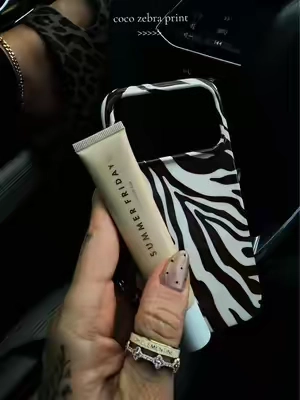 my new fave for fall ✨🤌🏻 🤎🦓 #zebraprint #phonecase #velvetcaviar #fallaesthetic #tiktokshopcreatorpicks 