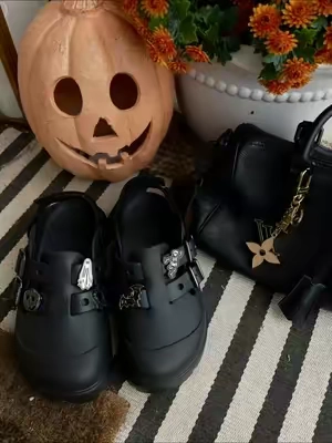 Because jibbitz just make your shoes more fun #crocs#jibbitz#halloweenjibbitz#crocsseptemberspotlight  