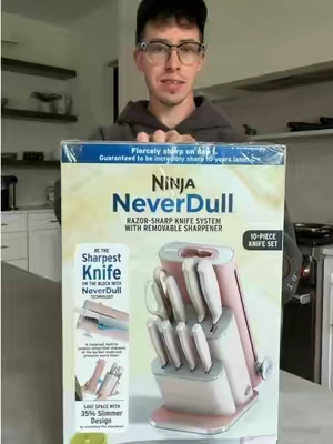 Now they make the Ninja NeverDull knife set in pink but I’m sure these aren’t going to last long #knifeset #kitchenknife #kitchenknifeset #ninjaknifeset #ninjakitchen 