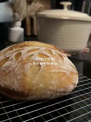 I’ve made chili AND sourdough in this thing…and my favorite part is still that I can actually lift it 😂 #gothamsteel #lightweightdutchoven #dutchoven #sourdoughbaking  ##Sourdough