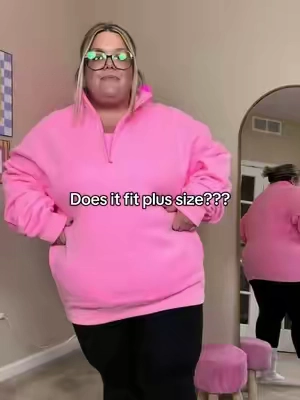 This neon basic quarter zip comes in plus size up to size 3X! It's my favorite sweatshirt by comfort because the fit is so perfect for plus size. @Comfrt #tiktokshopstockup #plussize #PlusSizeClothing 
