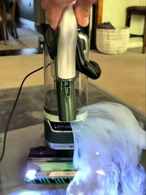 Just don’t be like me and do this.. 😭 #vacuum #cleaning #sharkdetectvacuum 