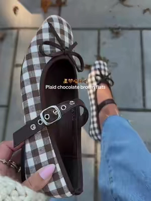 How perfect for fall! #fall #fallshoes #shoes #flats #balletflats 