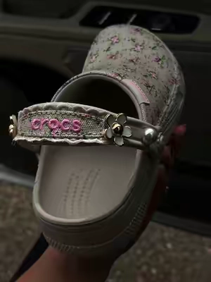 Just in case you need cute floral shoes… @Crocs #crocs #crocsclogs #crocsshoes #crocsgang 