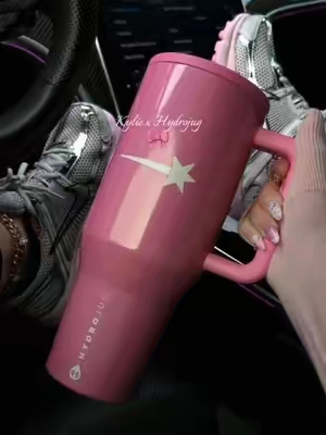 #kylie #kyliejenner #hydrojug #pinkaesthetic #pinkgirly 