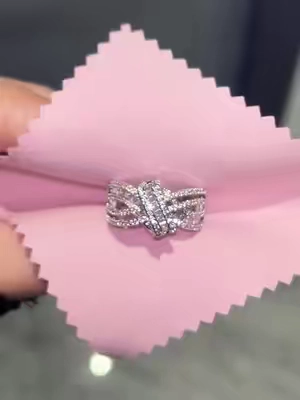 Girl,Look at this ring!✨#rings #engagementring #travelring #weddingring #giftguide 
