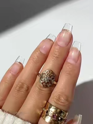 A good DIY setup is all about the little tools working together 👀✨     #aillsa #sohochi #fypagee #nailinspo #nailledlamp 
