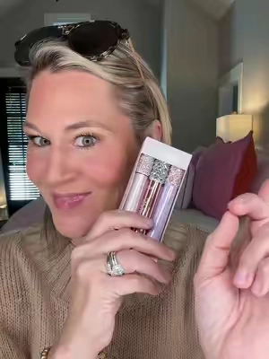 Girl moms listen up! These make great stocking stuffers! Grab this @tarte cosmetics gift bundle before it sells out! #girlmom #tarte #tartecosmetics #tarteholidaysets #tartemaracujajuicylip 