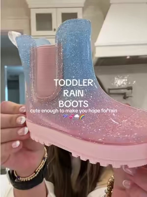 Cute, practical, and made for every puddle they definitely won’t walk around ☔️ These toddler rain boots are easy to pull on, waterproof, and perfect for rainy days, preschool, and outdoor play. #ToddlerRainBoots #ToddlerShoes #ToddlerMomFinds #KidsRainBoots #ToddlerEssentials @Topshoes 