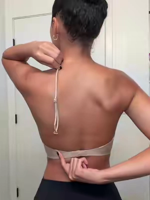 No more bra straps showing!! @luckmeey_official #luckmeey #seamlessbra #backlessbra #everydaybra #dealsforyoudays 