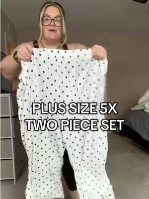 This two piece set is perfect for fall and I'm obsessed with the polkadots! It comes in plus size up to size 5X! It's true to size and the length is perfect on me and I am 5'3"! #tiktokshopstockup #plussize #PlusSizeClothing #twopieceset 