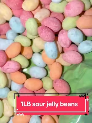 The warheads sour jelly bean candy is soooo good #candy #sourcandy #sweettooth 