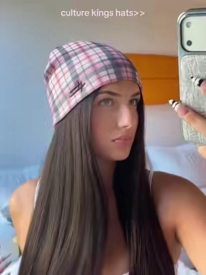 I’m obsessed. #coolgirl #style #fashion #coolgirlaesthetic #beanie 