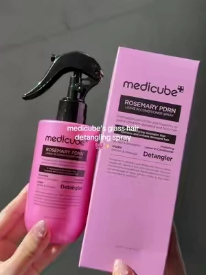 and it smells absolutely DIVINEEE <3 medicube rosemary pdrn detangler spray thinning damaged frizzy hair tiktok shop #tiktokshopcreatorpicks #tiktokshopstockup #FallDealsForYou #tiktokshopfalldealsforyou #medicube medicube best rosemary pdrn leave in conditioner detangling shine frizz control anti aging mature skin maehni