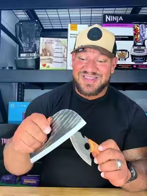 Holiday cooking season is right around the corner 🔪🔥 Just got these here in the U.S. and I’m honestly shocked at how affordable this 2-piece knife set is. Perfect for all the slicing, chopping, and meal prep coming up and the price I got them at was crazy. Definitely one of those kitchen finds worth grabbing. #KitchenFinds #HolidayCooking #ChefKnife #TikTokShop #KitchenEssentials