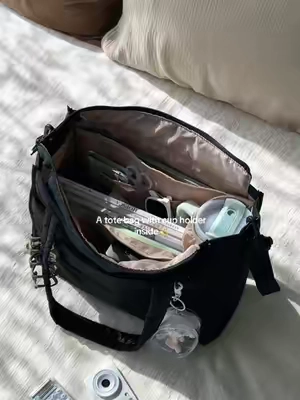 A perfect tote with cup holder inside!!!#bagsmart #totebag #collegebag #everydaybag #unibag 