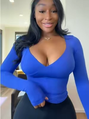 QINSEN V Neck Tops for Women Long Sleeve Crop Tops Double Lined Seamed Cup T Shirts