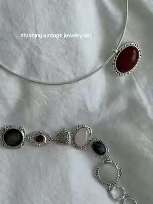the dreamiest vintage crystal set! 🥹✨ #bohojewelry #silverjewelry #carnelian #darkromancevibes #statementjewelry 