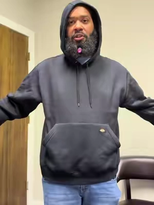 It’s time to whip out them hoodies @Dickies #dickies #dickieshoodie #hoodieseason #fallclothing #sweaters 