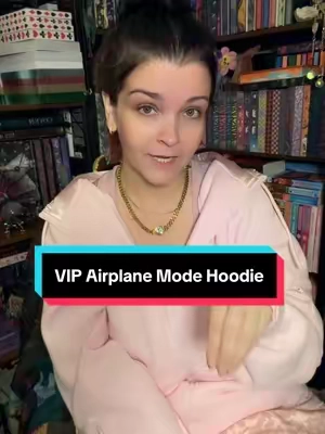 Replying to @Elysé the MEGA sizing is a bit confusing. But I understand how it has positives and negatives. ##AirplaneMode##ziphoodie##comfrthoodie##silklinedhoodie##zipup