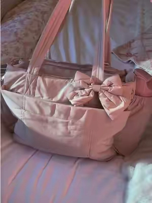 pack my favorite tote bag with me. it holds so much!                            #bag #bagsmart #fall #packwithme #packing  