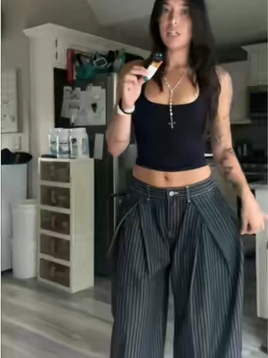 im 5’9 145lbs wearing size medium! #aelfriceden #barrelpants #workpants #coolgirl #corporatebaddie 