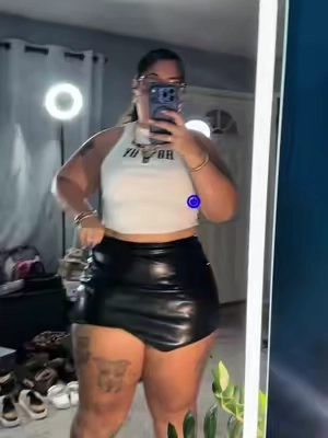 Smexy go up a size for the thick thigh girls #leatherskirt #skort #popilush #womensfashion #plussizefashion 