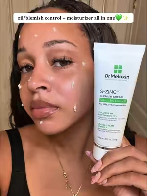 this 2 in 1 moisturizer + blemish cream is perfect for oily acne prone skin💚✨ #drmelaxin #acnecream #drmelaxinskincare #sensitiveskincare #acneproneskin 