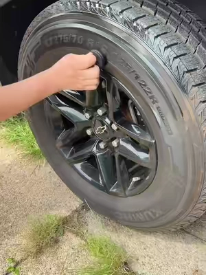¡Todos los detalladores de autos y entusiastas de los autos necesitan este aplicador para brillar llantas!#cardetailing #cardetailingproducts #cardetailingtips #autodetailing #mobiledetailing 