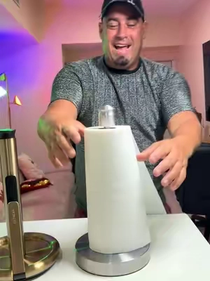 ¡Se acabó pelear con el rollo de papel! Este portarrollos Ultrean de acero inoxidable mantiene el papel firme y permite cortar una hoja con una sola mano. • Su base pesada antideslizante evita que se mueva y además incluye botella rociadora. Perfecto para cocina, baño y cualquier espacio donde quieras tener todo organizado. ¡Práctico, bonito y súper útil para el día a día! #tiktokshopstockup #Ultrean Single Unit Stainless #TikTokMadeMeBuylt #KitchenGadgets #homeessentials
