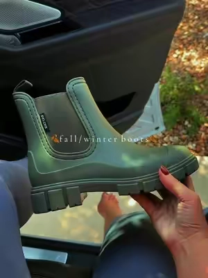 Obsessed with these! True to size if wearing with chunky socks, if not SIZE DOWN on half size 🤎 #shoes #boots #rainboots #winterboots 