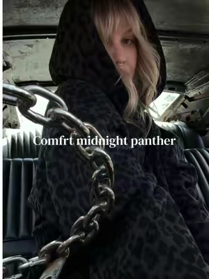 MIDNIGHT PANTHER 🖤🔥 the perfect oversized fit I’m 5’5 140 and the medium is so perfect @Comfrt #comfrt #comfrtclothing #altoutfits #altmom #falloutfitinspo 