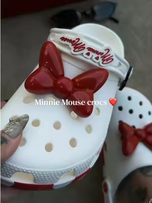 @Crocs #crocs #minniemouse #disneyoutfits #crocsclogs #mickeymouse 