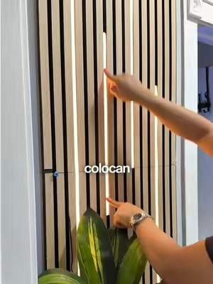 Estas luces LED cambiaron por completo mis paneles de madera ✨ Se instalan a presión, puedes ajustar la intensidad y el resultado se ve mucho más moderno. Te las dejo en el carrito naranja 🛒 #LEDLights #HomeDecor #WallPanels #RoomMakeover #TikTokMadeMeBuyIt 