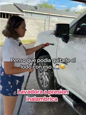 Esta lavadora a presion inalambrica esta bien conveniente para quitarle el lodo à la troca 😎 #pressurewasher #cordlesspressurewasher #cordless #Seese #portablepressurewasher 