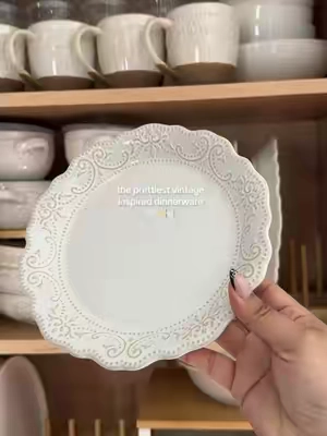 The details on these plates ✨🤍 #dinnerware #dinnerwareset #kitchenfinds #vintagekitchen #kitchen 