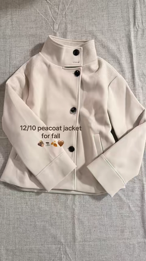 This is the color beige it’s so flattering ✨😍  @Buenoble #peacoat #falljackets #peacoat #falloutfitinspo 