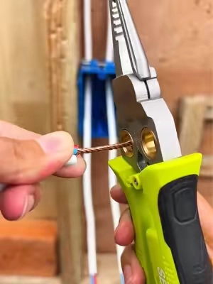 ¡Una herramienta súper práctica, ideal para todos los proyectos eléctricos y domésticos! Reúne 8 funciones en un solo dispositivo. Envío gratuito por tiempo limitado. Haz clic en el carrito de compras abajo para realizar tu pedido ahora. #seesesuperbrandday #electrician #electriciansoftiktok #tool #wirestripper 