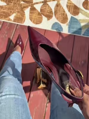 Burgundy wide foot friendly too👀 #vincecamuto #widefeetfriendly #heels #vincecamutoshoes #kittenheels 