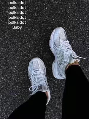 polka dot girlies will get it ⚪️🫶🏼@Fly Kicks #polkadot #polkadotnewbalance #newbalance530 #newbalance #polkadots