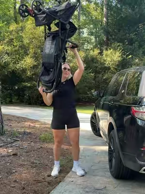 I think this stroller might be meant for travel, but I’ve been using as my everyday stroller because it’s so compact and fits so nicely in my car. Takes up hardly in the extra room 🙌🏼 if you have a limited amount of space in your car or trunk, check this stroller out! ##travelstroller##lightweightstroller##travelingwithbabies##babyregistry##babymusthaves@@Momcozy
