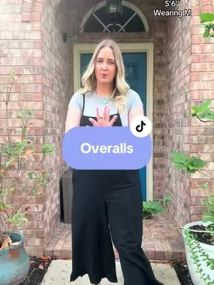 The overalls you will want to always wear because you look cute while being super comfy #overalls #tootight #mompooch #apronbelly #overalloutfit 